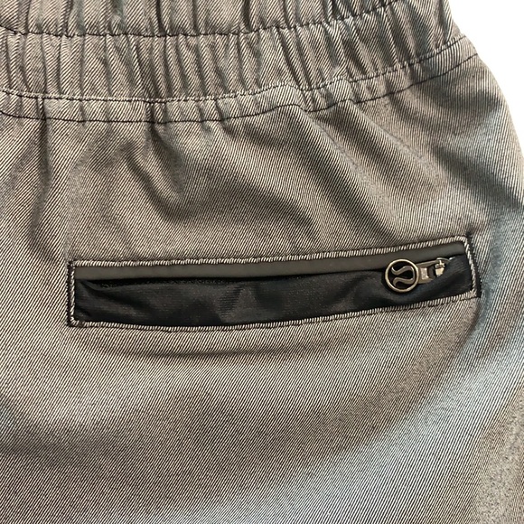 lululemon Varsity Shorts Unlined Grey/Black Sz4 - Picture 9 of 10